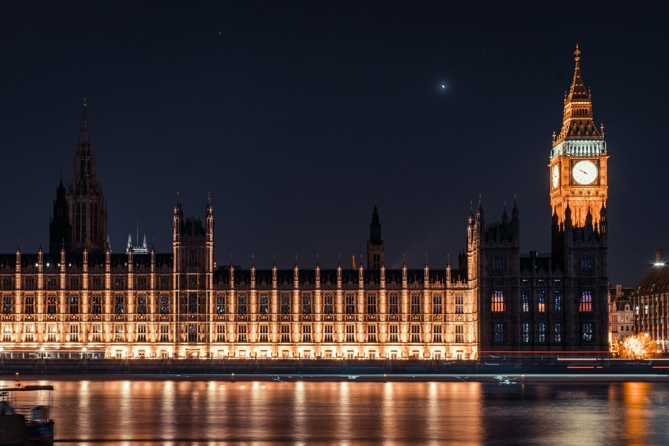 Big ben and the houses of parliament at night.